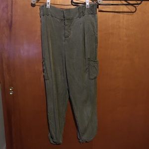 Free people 8 green Capri cropped pants